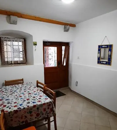 Lucija Cres